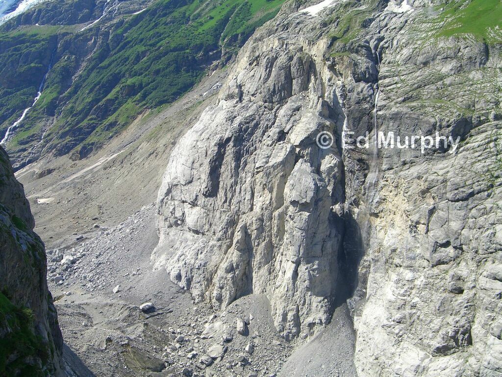 The easternmost flank of the Eiger breaking off, July 2006