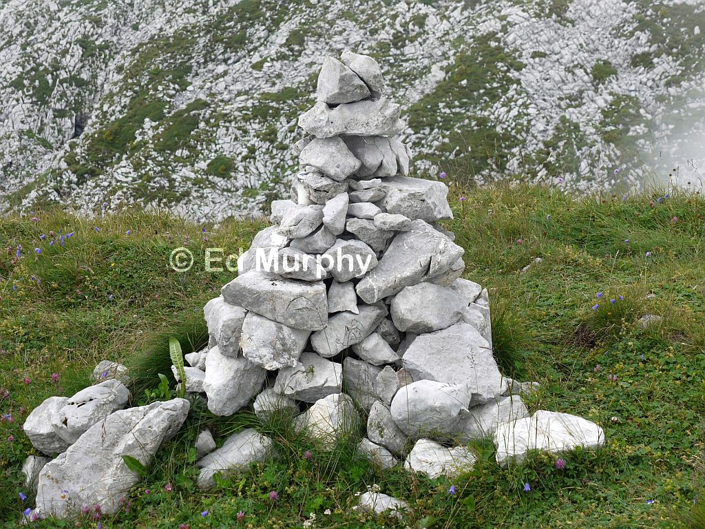 Summit cairn on the Sigriswiler Rothorn