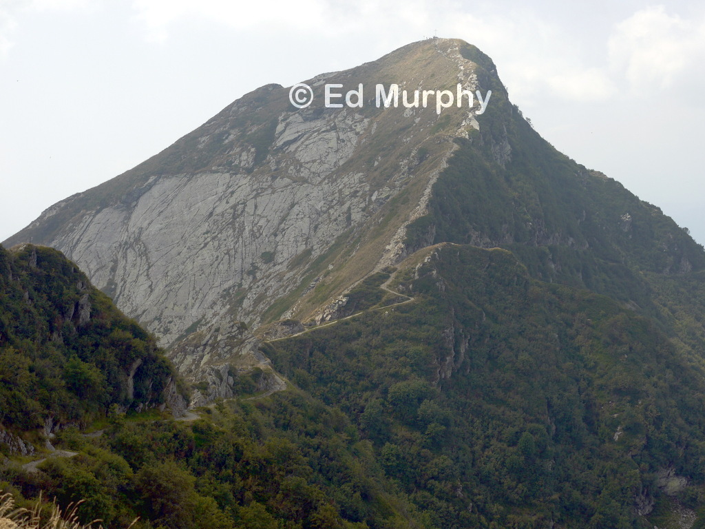 Monte Tamaro summit from near the eponymous hut