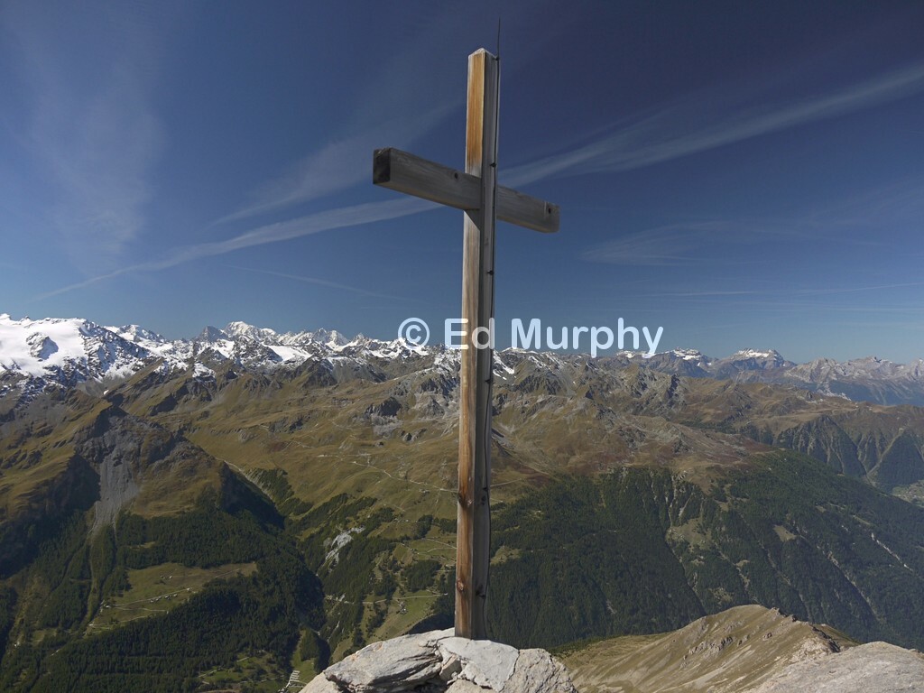 The summit cross on the Sasseneire