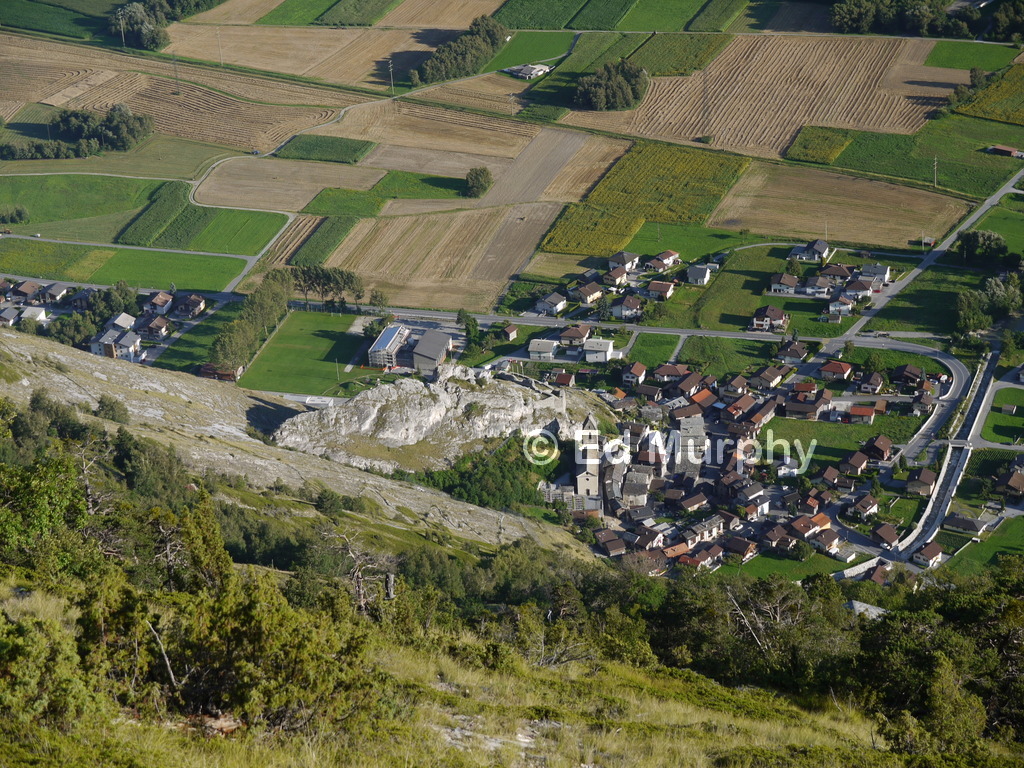Niedergesteln and the ruins of the Gestlenburg