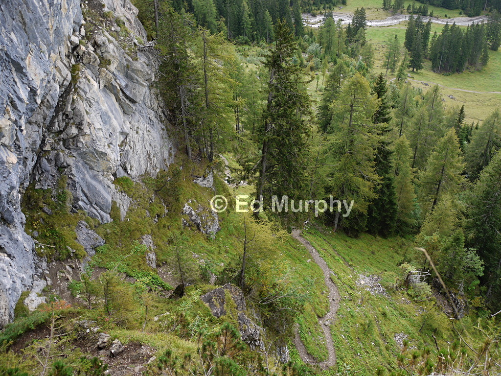 The path to the Flueseeli from the Rezliberg Alp