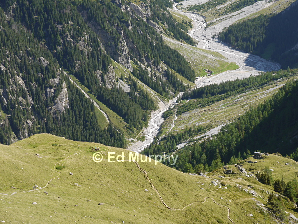 The Lötschen Pass track above the upper Gastern Valley and the Kander stream