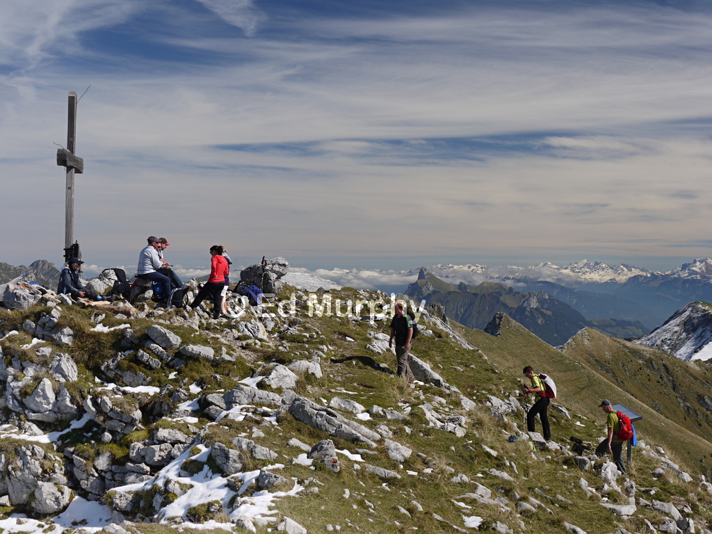 A busy day on the summit of the Kaiseregg