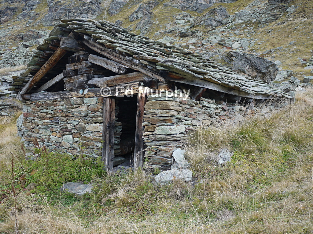 Abandoned hut at Remointse du Sex Blanc