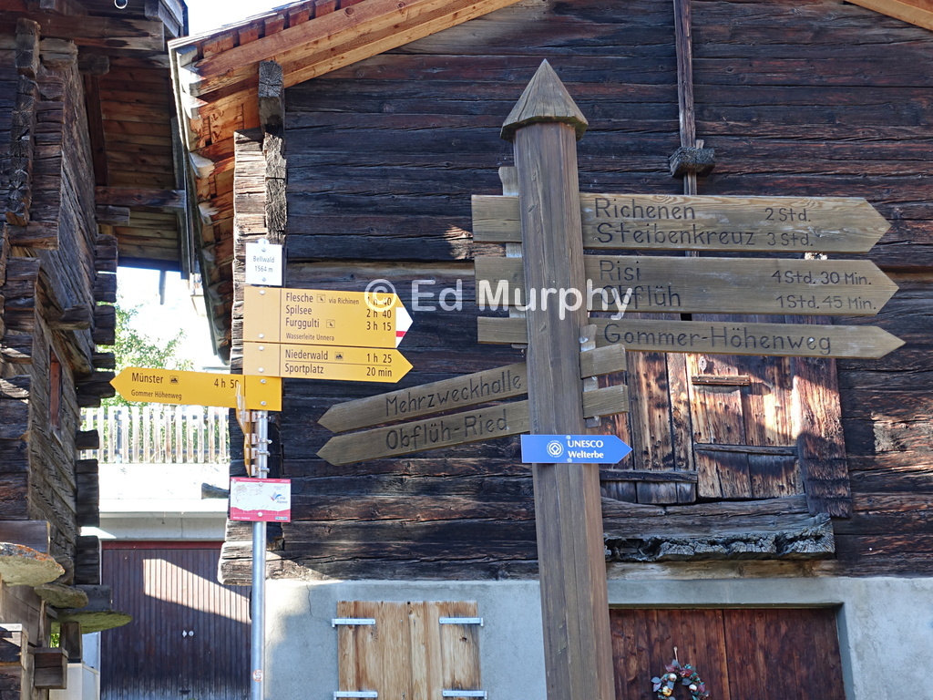 Old and new signposts in Bellwald