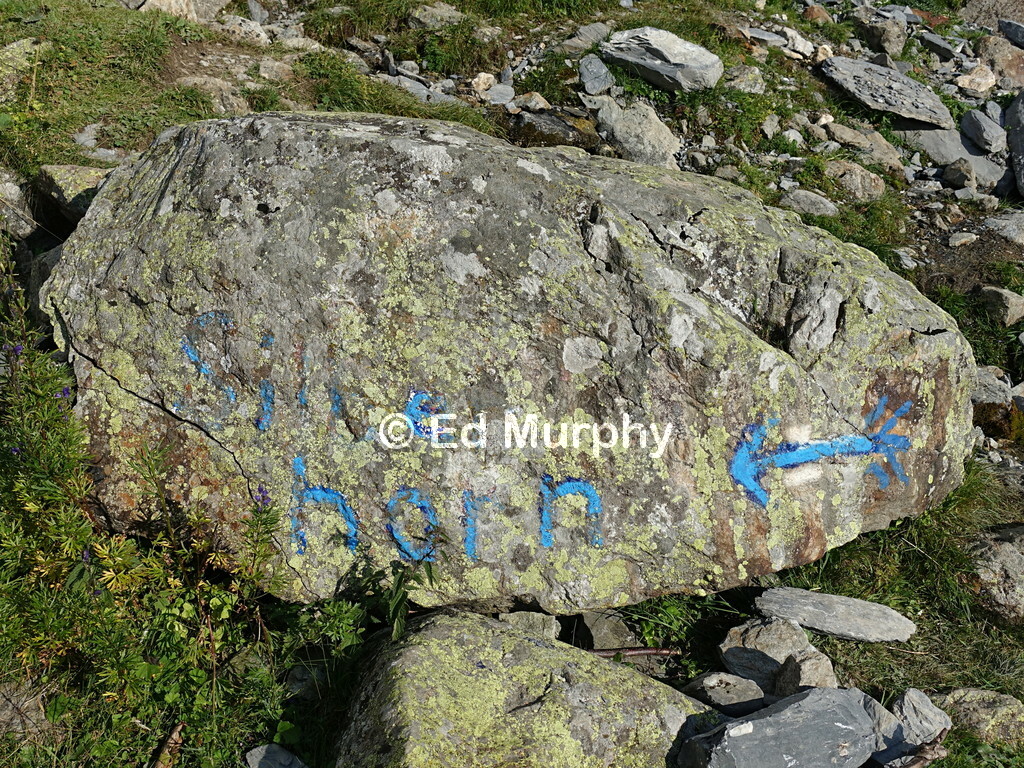 Faded marker at the start of the Silberhorn Hut track